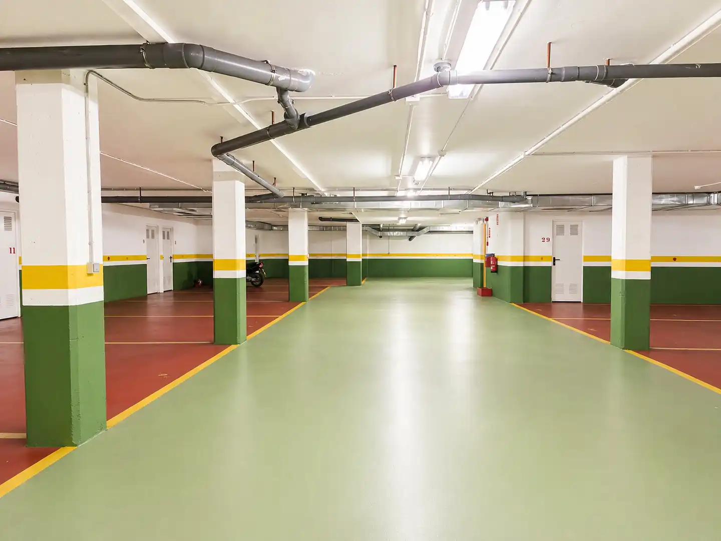 Parkplatz von Wohnungen zum Verkauf in Sanxenxo mit Klimaanlage, Heizung und Parkett