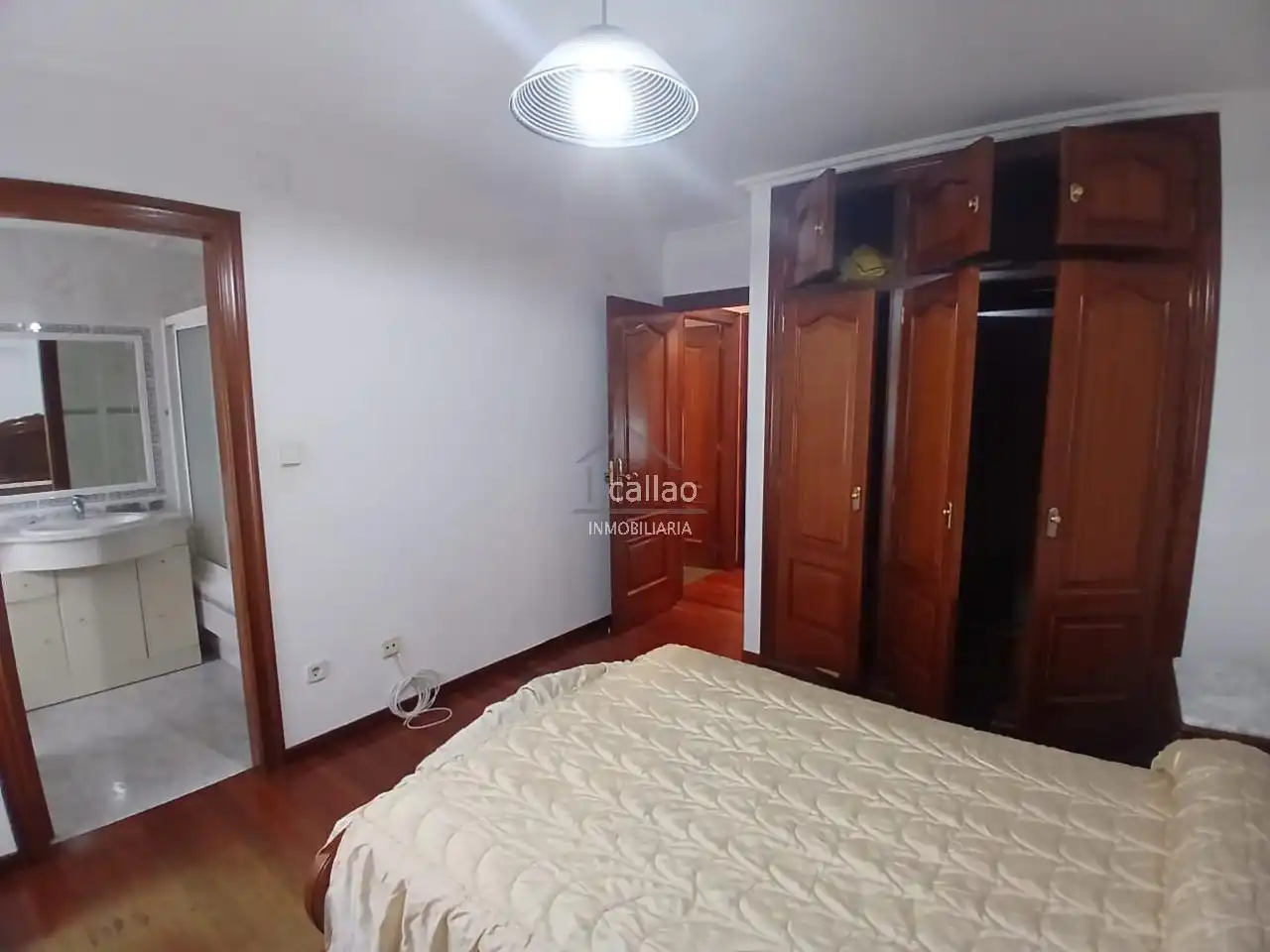Dormitori de Pis de lloguer en Ferrol amb Calefacció, Parquet i Moblat