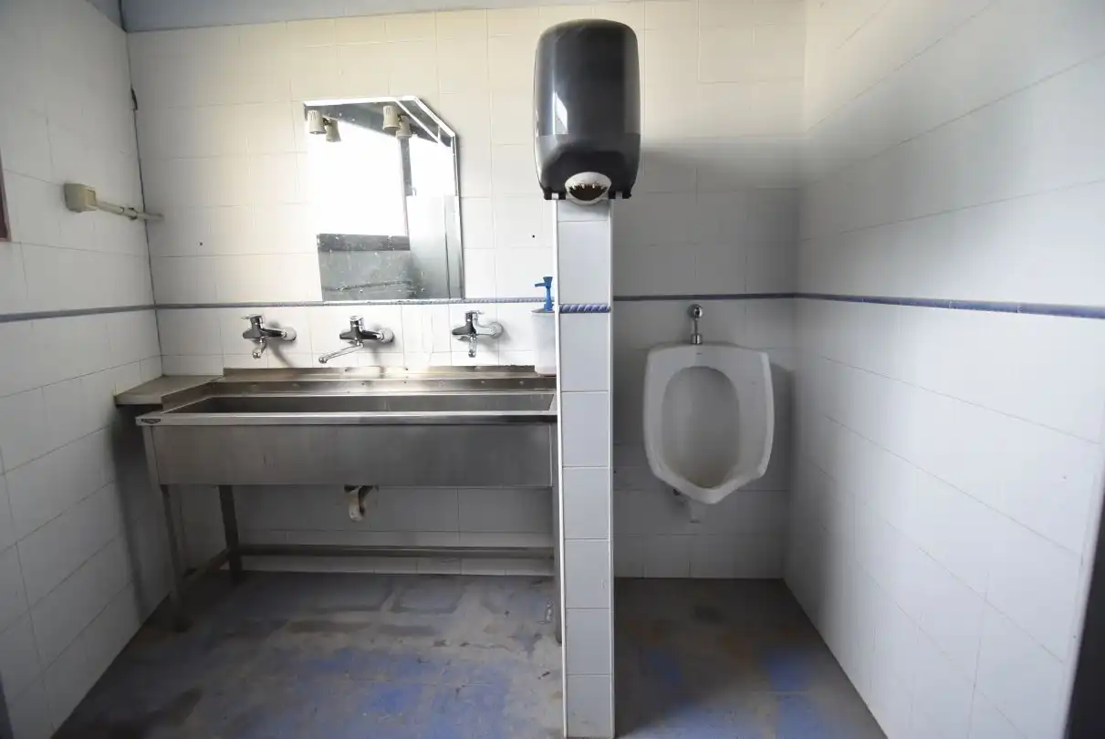 Badezimmer von Fabrikhallen zum Verkauf in Etxebarria 