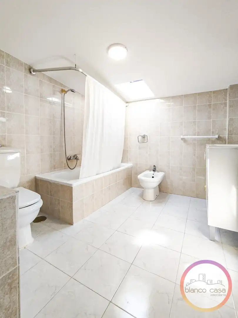 Badezimmer von Wohnung zur Miete in Fisterra mit Heizung und Möbliert