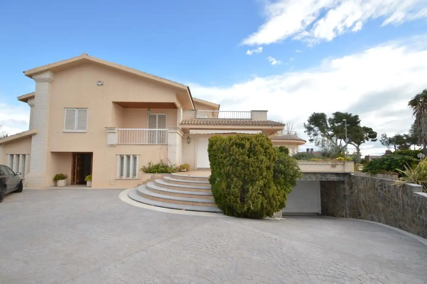 Vista exterior de Casa o xalet en venda en Vinaròs amb Aire condicionat, Jardí privat i Terrassa