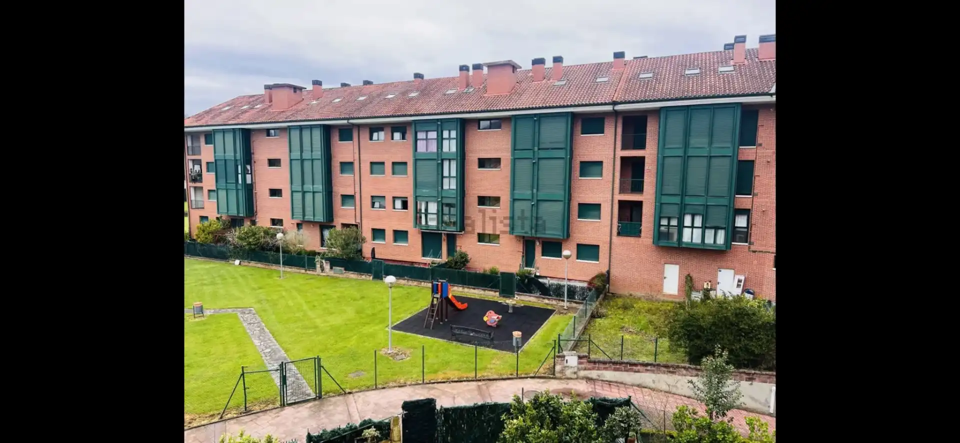 Außenansicht von Wohnung zum Verkauf in Voto mit Heizung, Abstellraum und Möbliert
