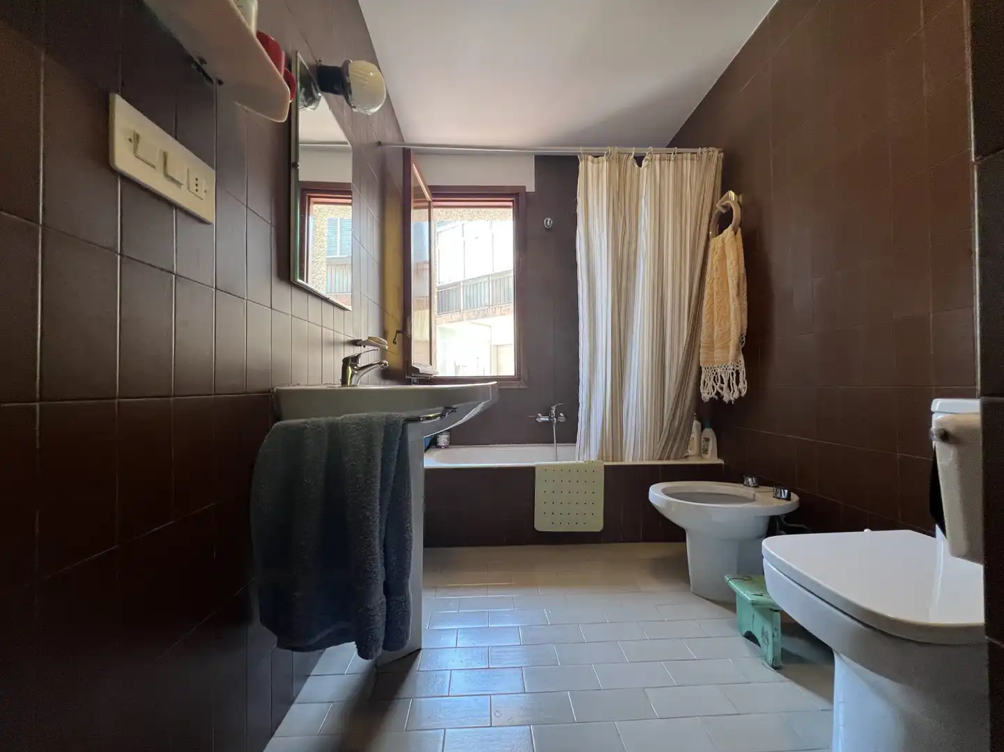 Badezimmer von Wohnung zum Verkauf in Jaca mit Abstellraum und Balkon