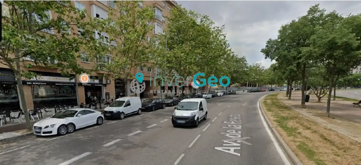 Aparcament de Local en venda en Madrid amb Moblat