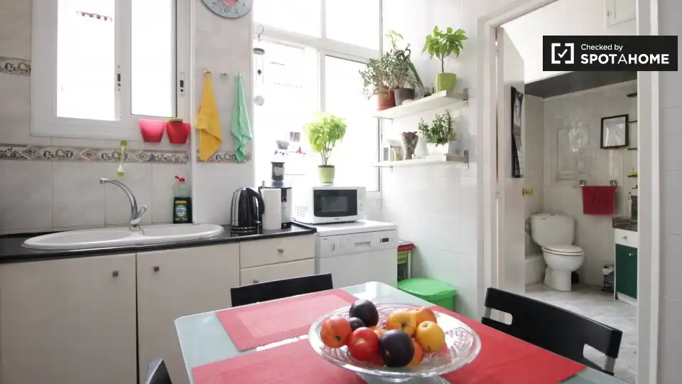 Kitchen of Flat for share in Barcelona  with Air Conditioner and Terrace