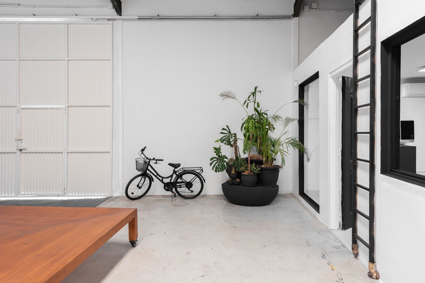 Nau industrial de lloguer en Marbella amb Alarma