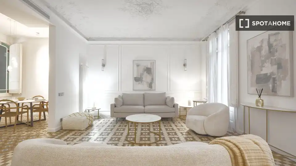 Flat with terrace to rent in Eixample