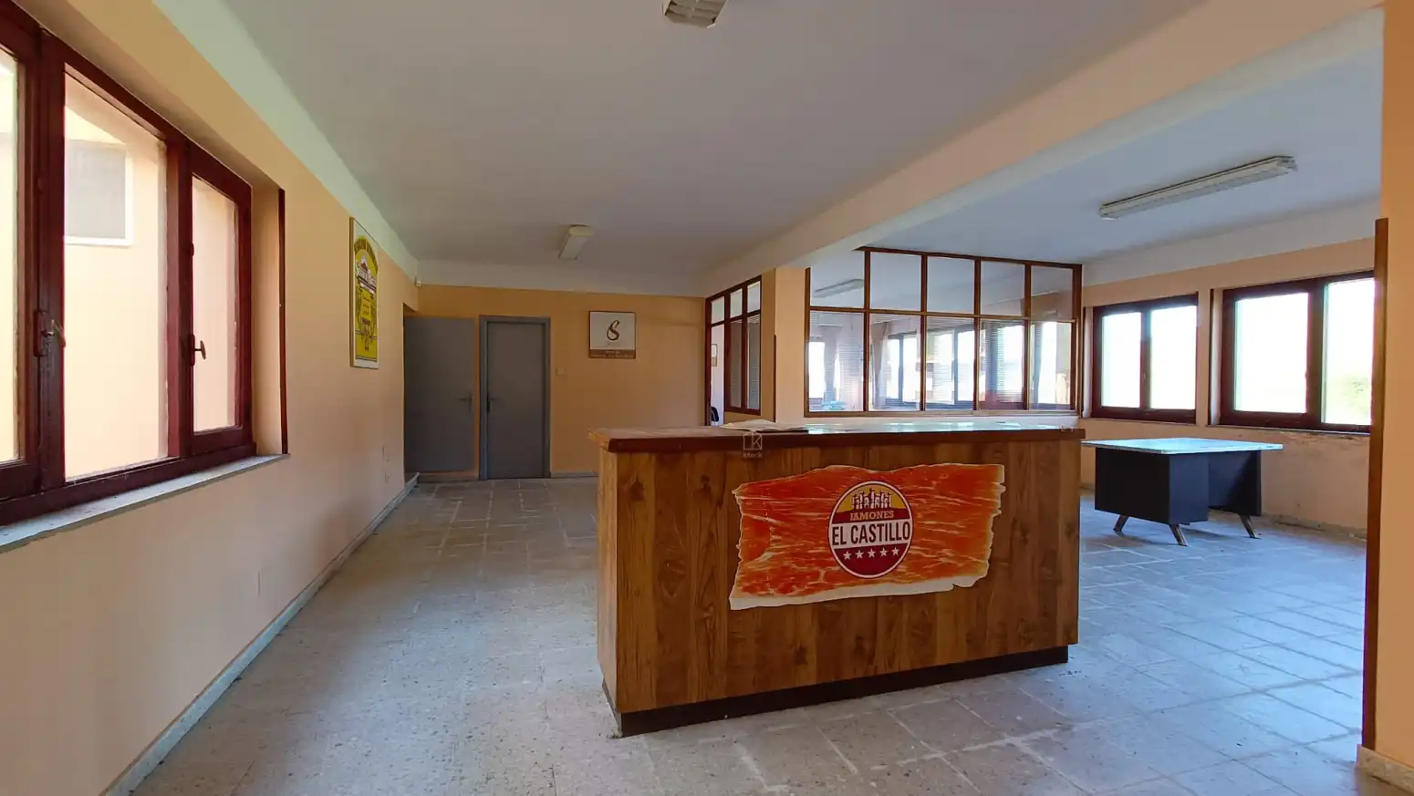Fabrikhallen zum Verkauf in Tineo