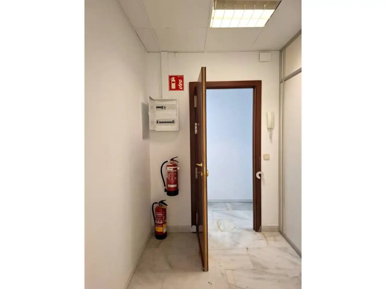 Büro zur Miete in San Sebastián de los Reyes mit Klimaanlage, Heizung und Alarm
