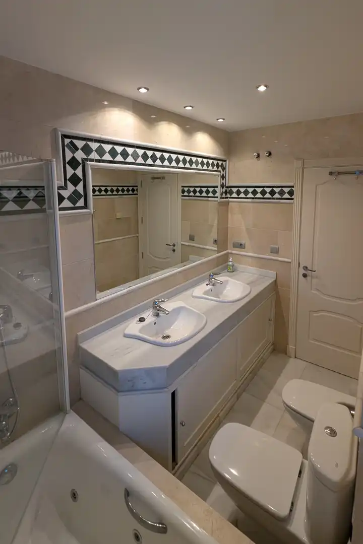 Baño de Planta baja en venta en Marbella con Aire acondicionado, Terraza y Trastero
