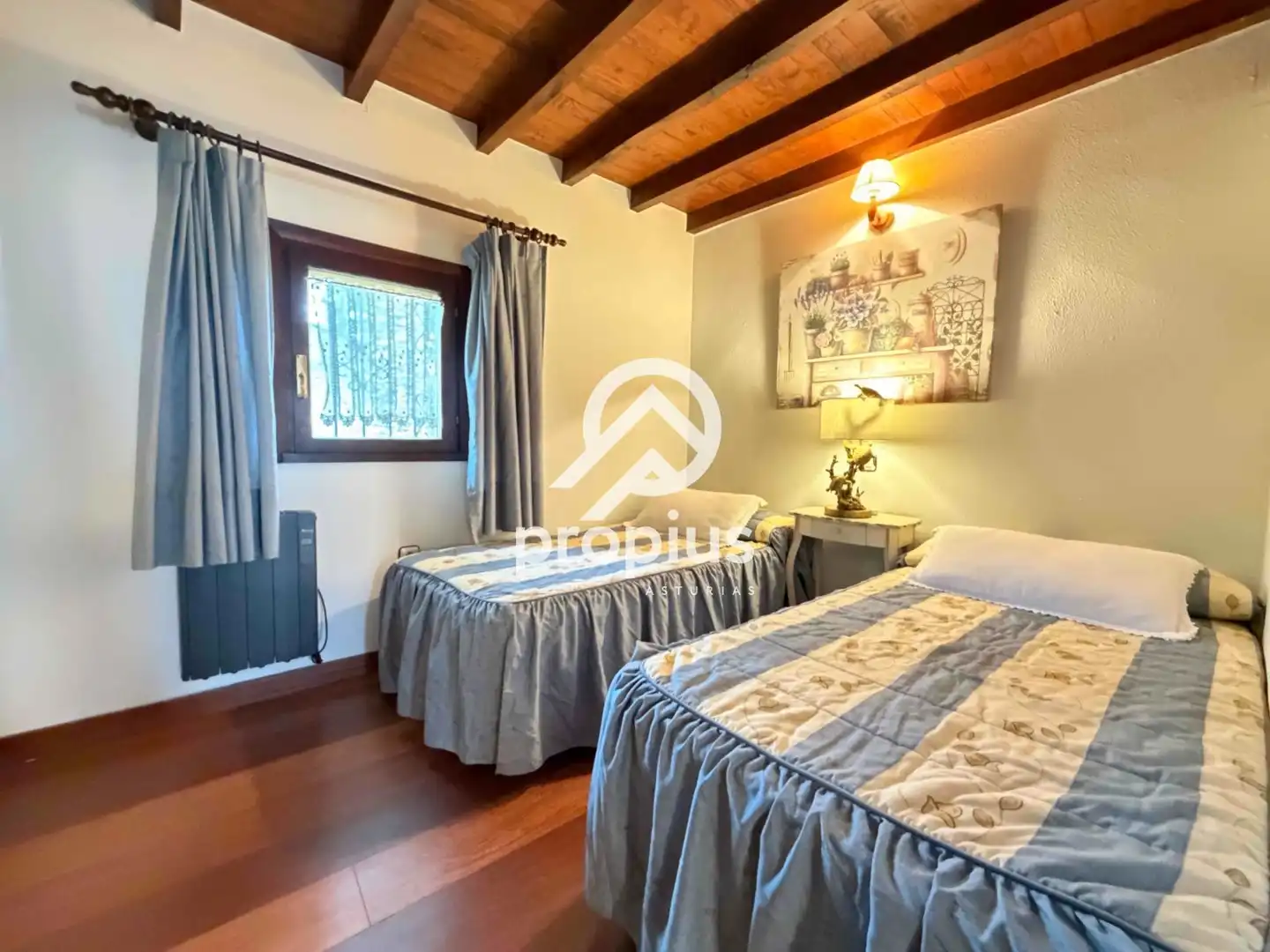 Sala de estar de Casa adosada en venta en Llanes con Calefacción, Trastero y Amueblado