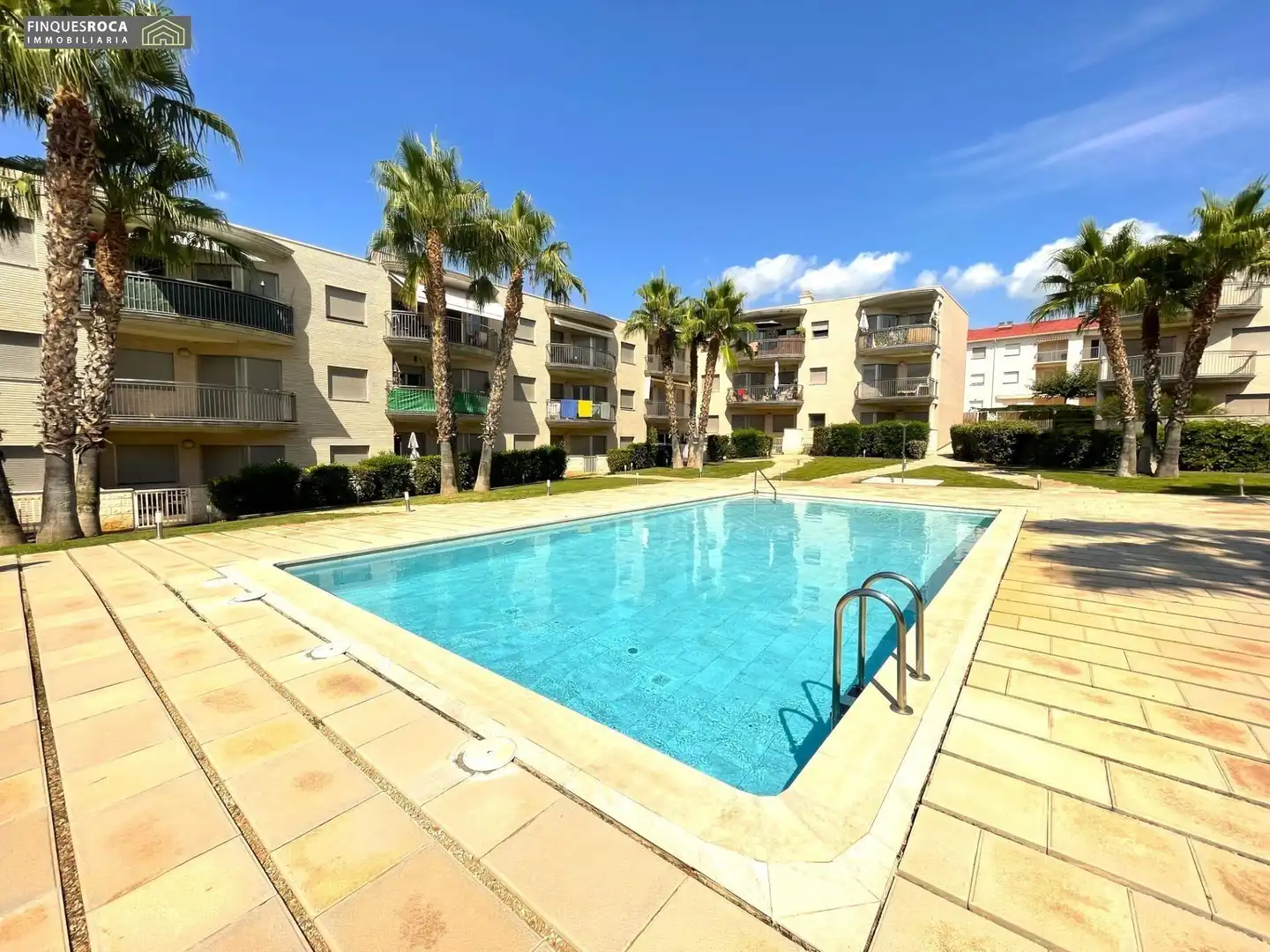 Piscina de Apartament en venda en Alcanar amb Aire condicionat, Calefacció i Jardí privat