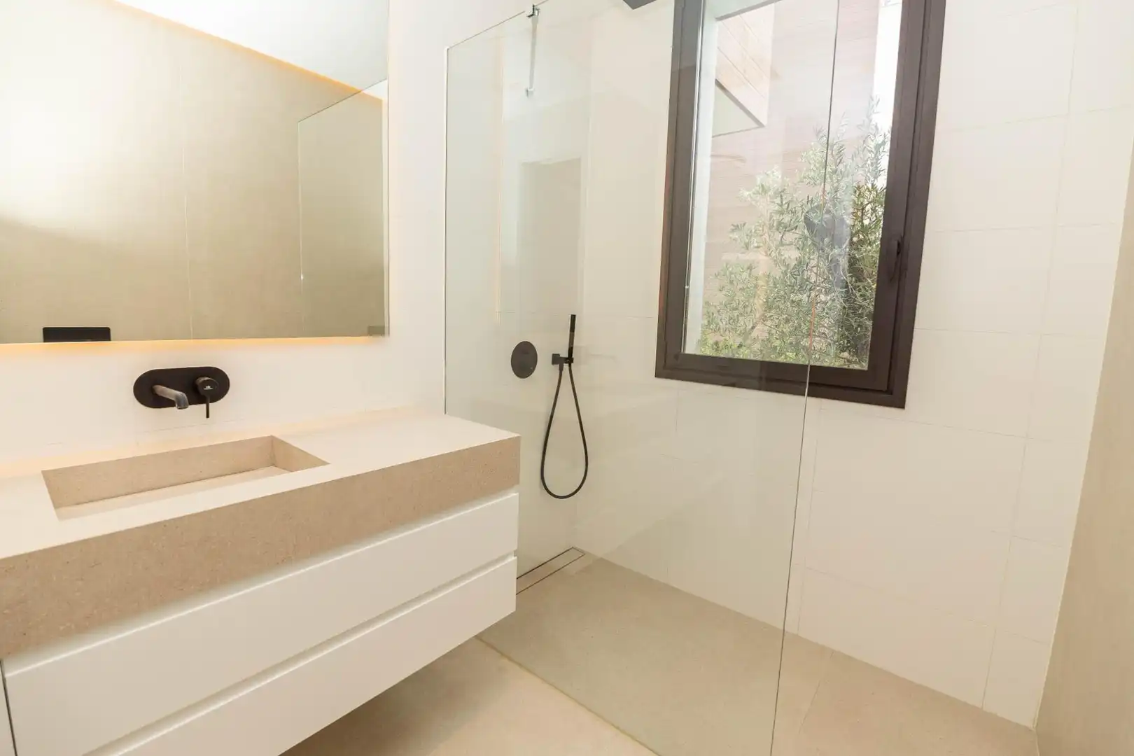 Baño de Casa o chalet en venta en Marbella con Aire acondicionado, Jardín privado y Terraza