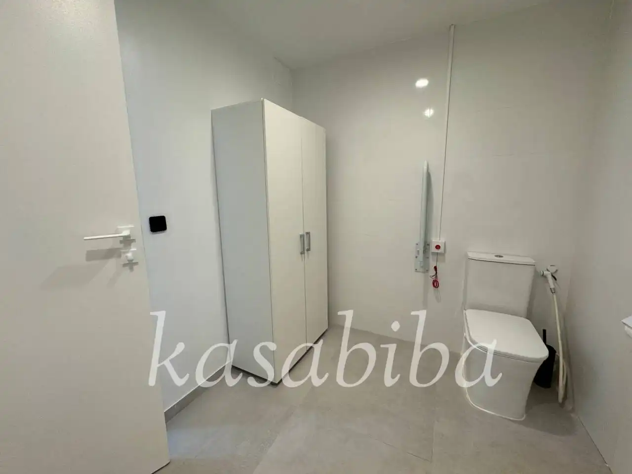 Baño de Local de alquiler en Valencia con Aire acondicionado