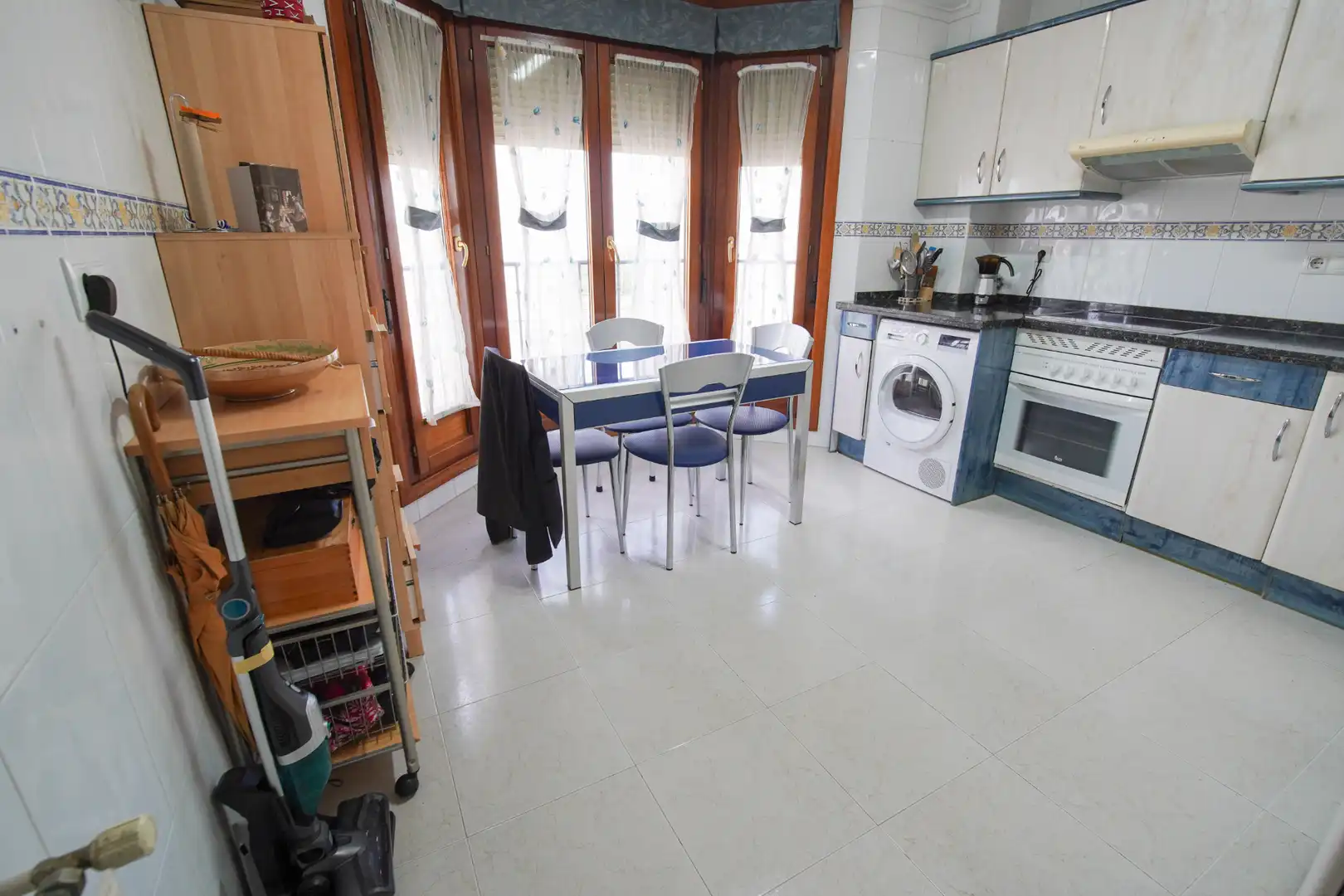 Küche von Dachboden zum Verkauf in Avilés mit Heizung, Parkett und Terrasse