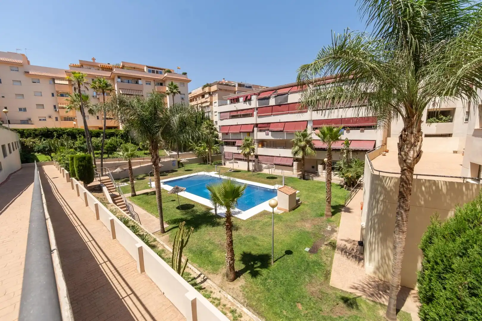 Vista exterior de Pis en venda en Mijas amb Aire condicionat, Terrassa i Piscina comunitària