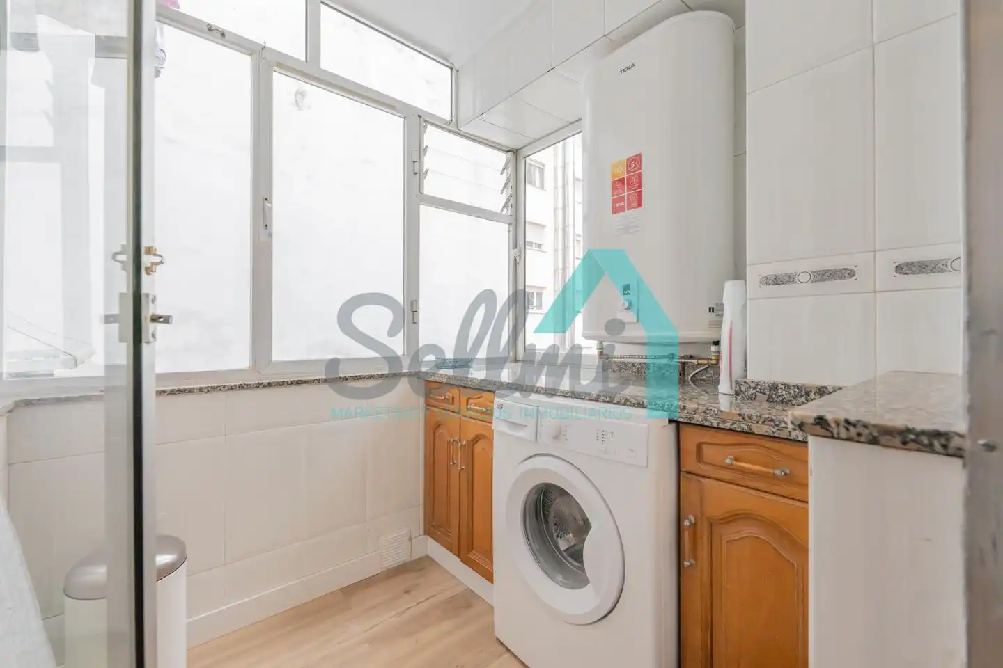 Kitchen of Flat for share in Oviedo   with Heating, Terrace and Furnished