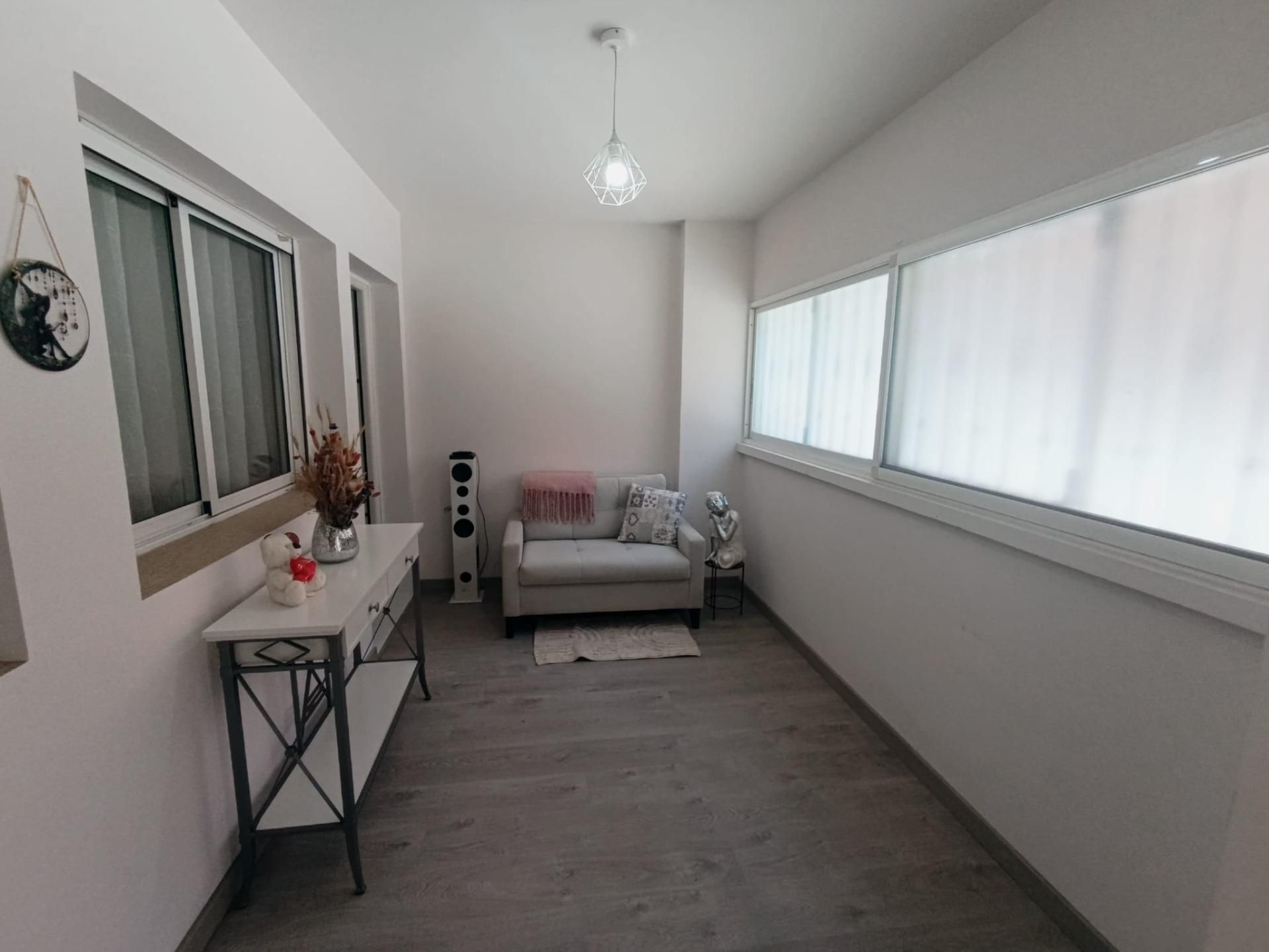 Habitación de Planta baja en venta en Elche / Elx con Aire acondicionado y Amueblado