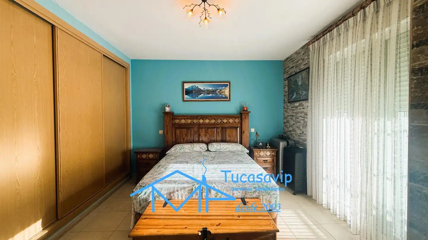 Vista exterior de Casa o xalet en venda en Cebreros amb Calefacció, Jardí privat i Terrassa