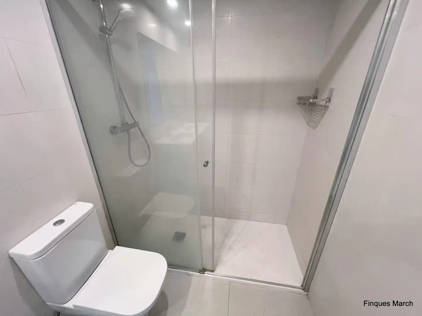 Baño de Piso de alquiler en Barcelona con Aire acondicionado, Calefacción y Parquet