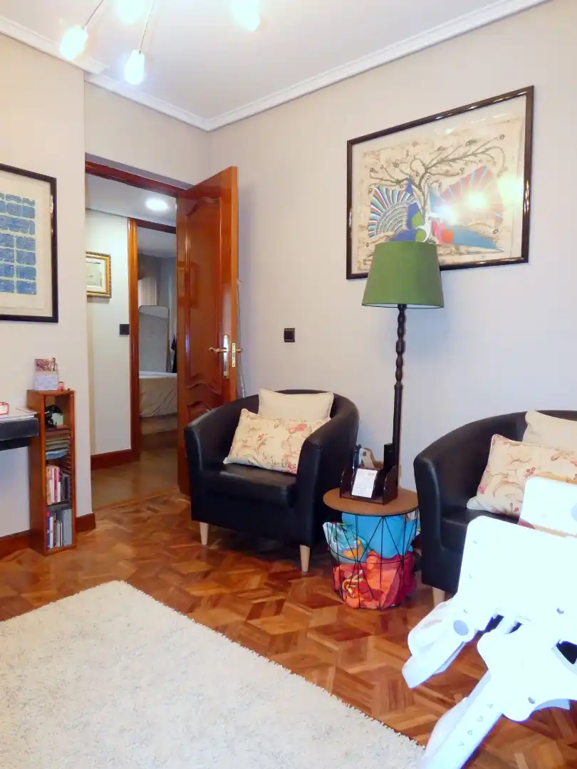 Sala d'estar de Pis en venda en Bilbao  amb Calefacció, Parquet i Terrassa