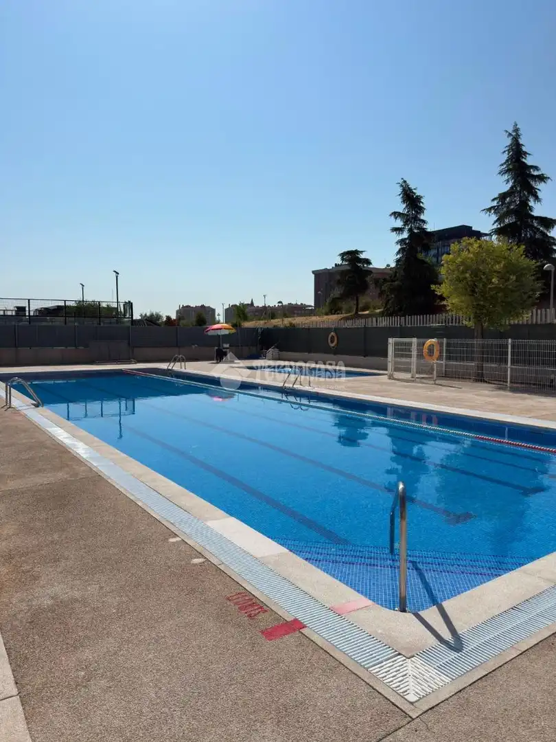 Piscina de Estudi en venda en Madrid amb Calefacció i Traster