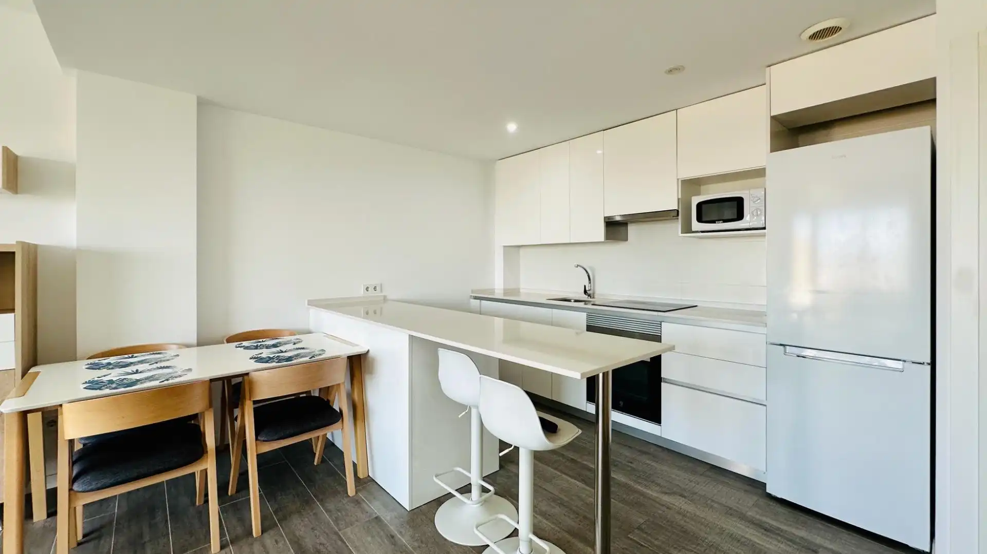 Cocina de Apartamento de alquiler en Finestrat con Aire acondicionado, Calefacción y Terraza