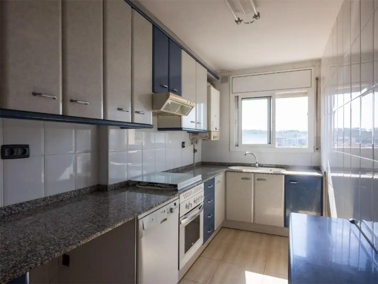 Cocina de Piso en venta en Terrassa con Aire acondicionado y Balcón