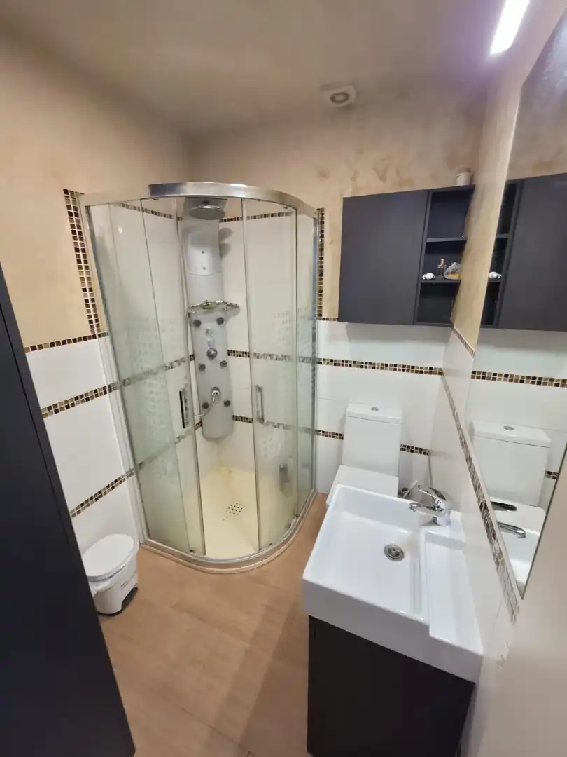 Baño de Piso en venta en Carmona con Aire acondicionado, Amueblado y Balcón