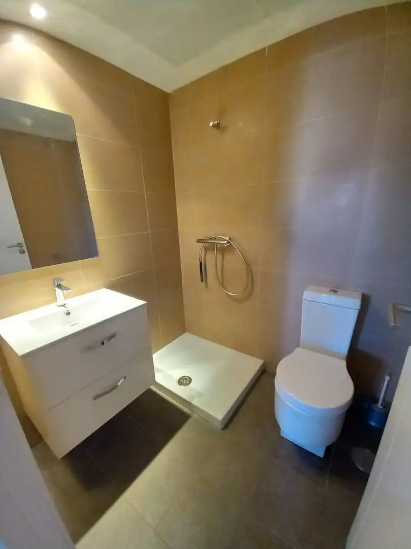 Baño de Piso de alquiler en Málaga con Terraza, Trastero y Horno