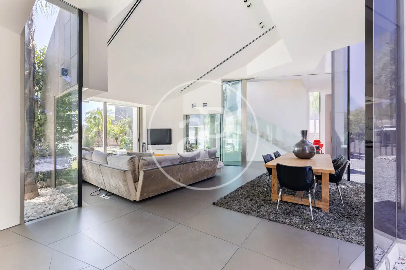Sala d'estar de Casa o xalet en venda en Sant Cugat del Vallès amb Aire condicionat, Calefacció i Jardí privat