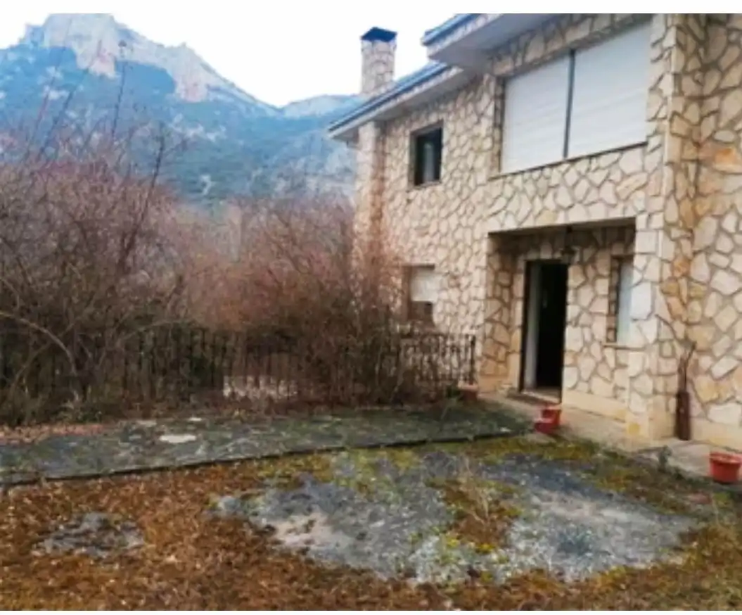 Vista exterior de Casa o chalet en venta en Tubilla del Agua con Calefacción, Jardín privado y Parquet