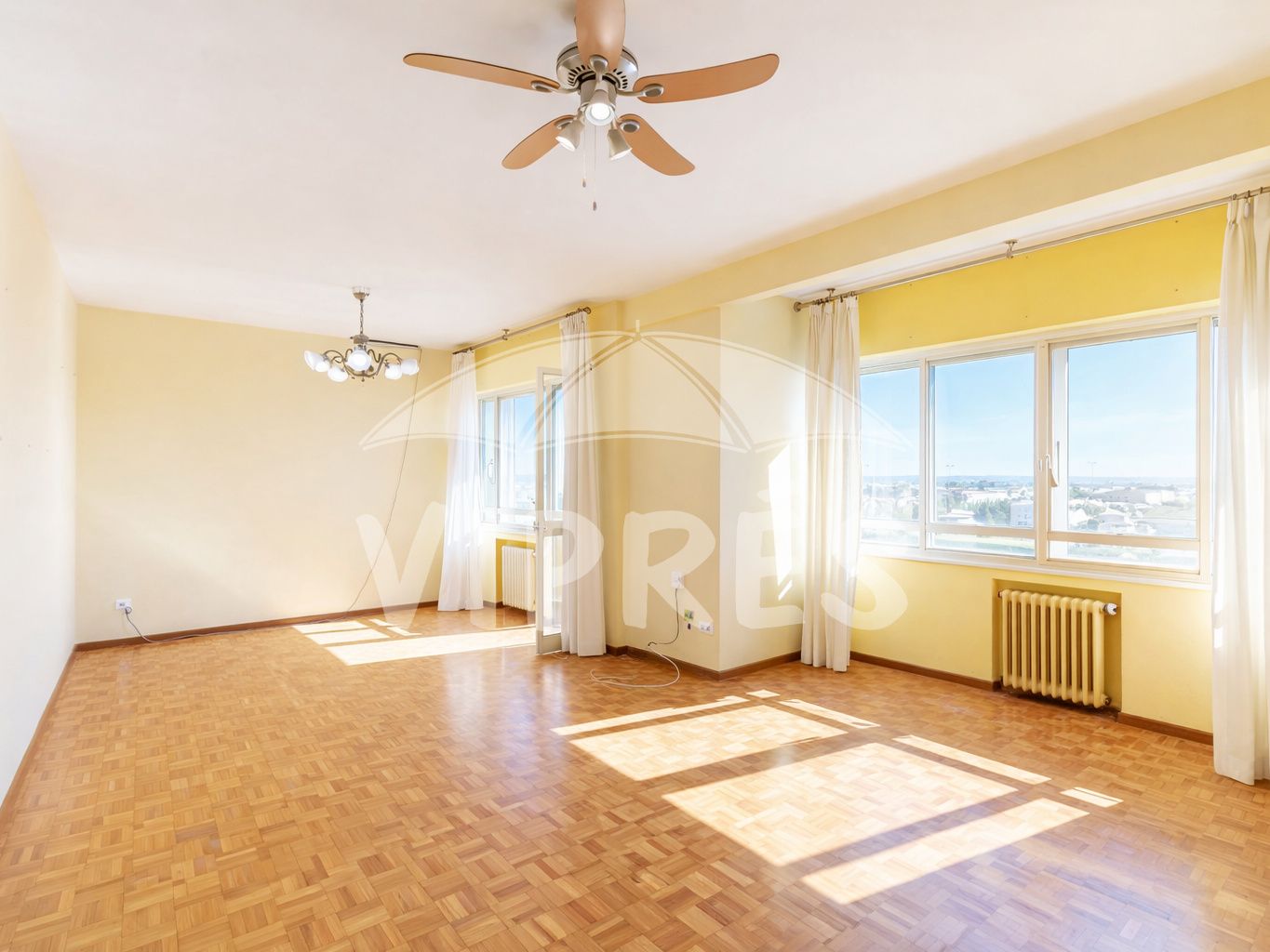 Living room of Flat for sale in Mérida  with Heating, Parquet flooring and Balcony