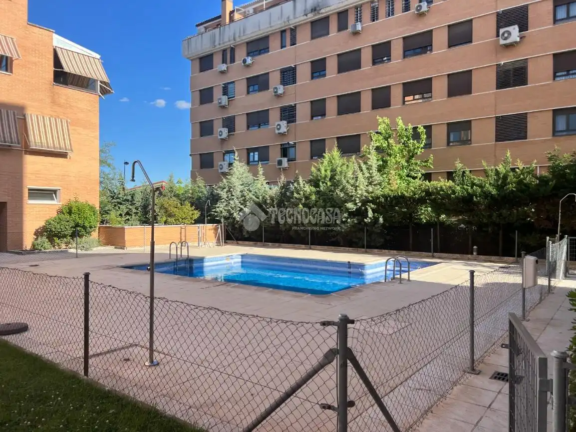 Swimming pool of Flat for sale in Alcorcón  with Heating, Parquet flooring and Terrace