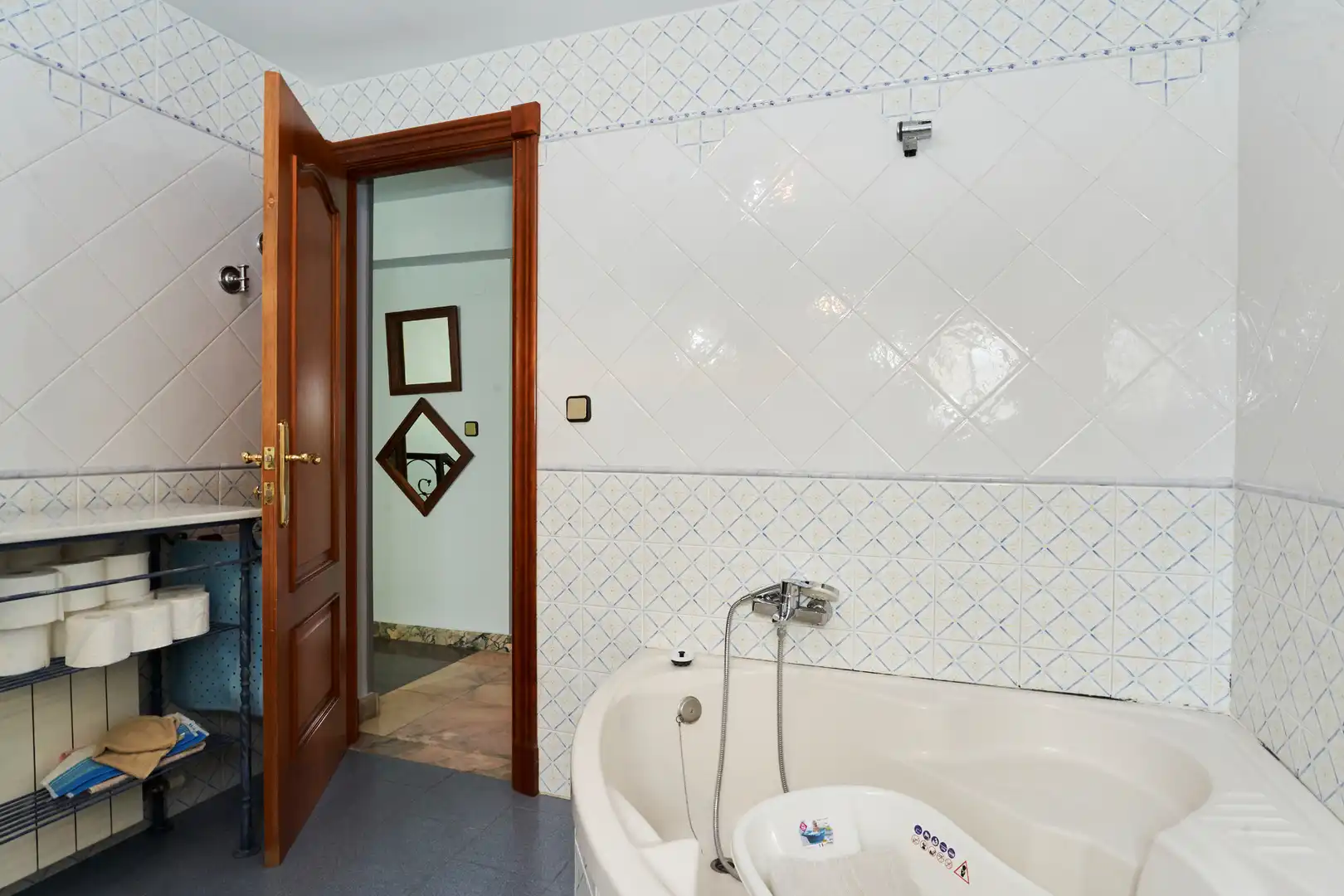 Bathroom of Detached homes for sale in Jaén  with Furnished