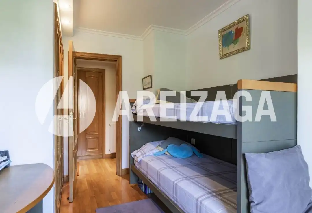 Bedroom of Flat for sale in Donostia - San Sebastián   with Heating, Terrace and Storage room