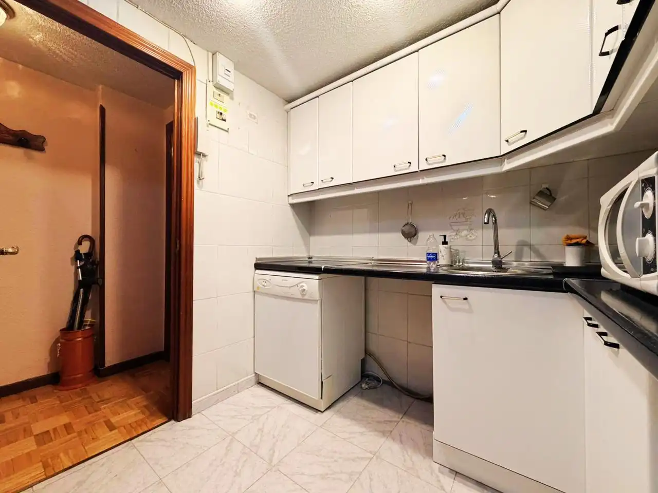 Cuina de Planta baixa en venda en Madrid amb Calefacció i Terrassa