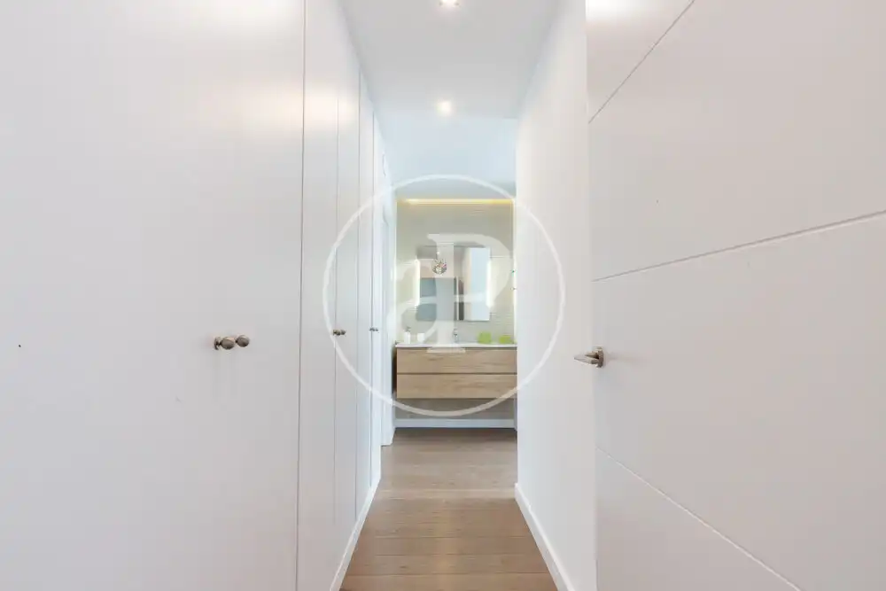 Wohnung zur Miete in Valencia mit Klimaanlage, Terrasse und Abstellraum