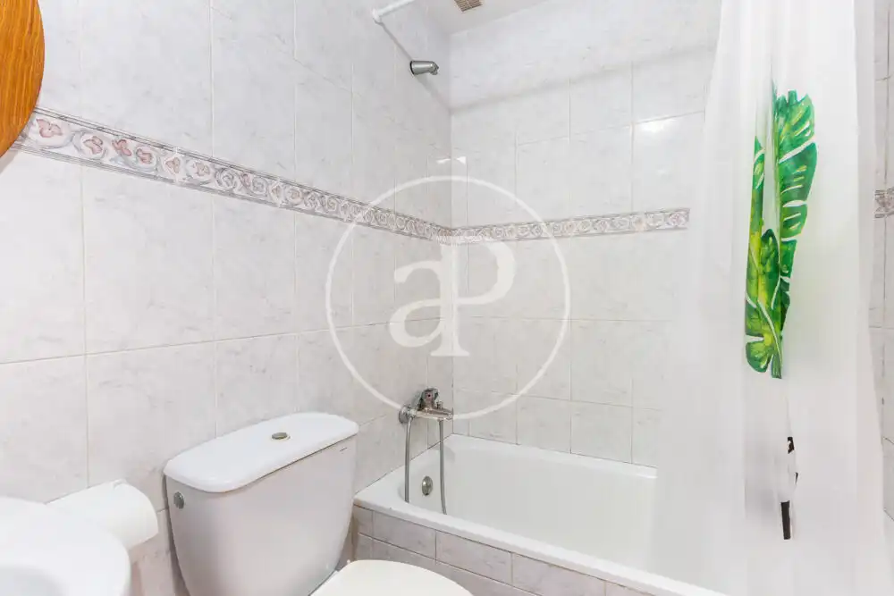 Bathroom of Flat for rent in Valencia  with Heating, Terrace and Furnished