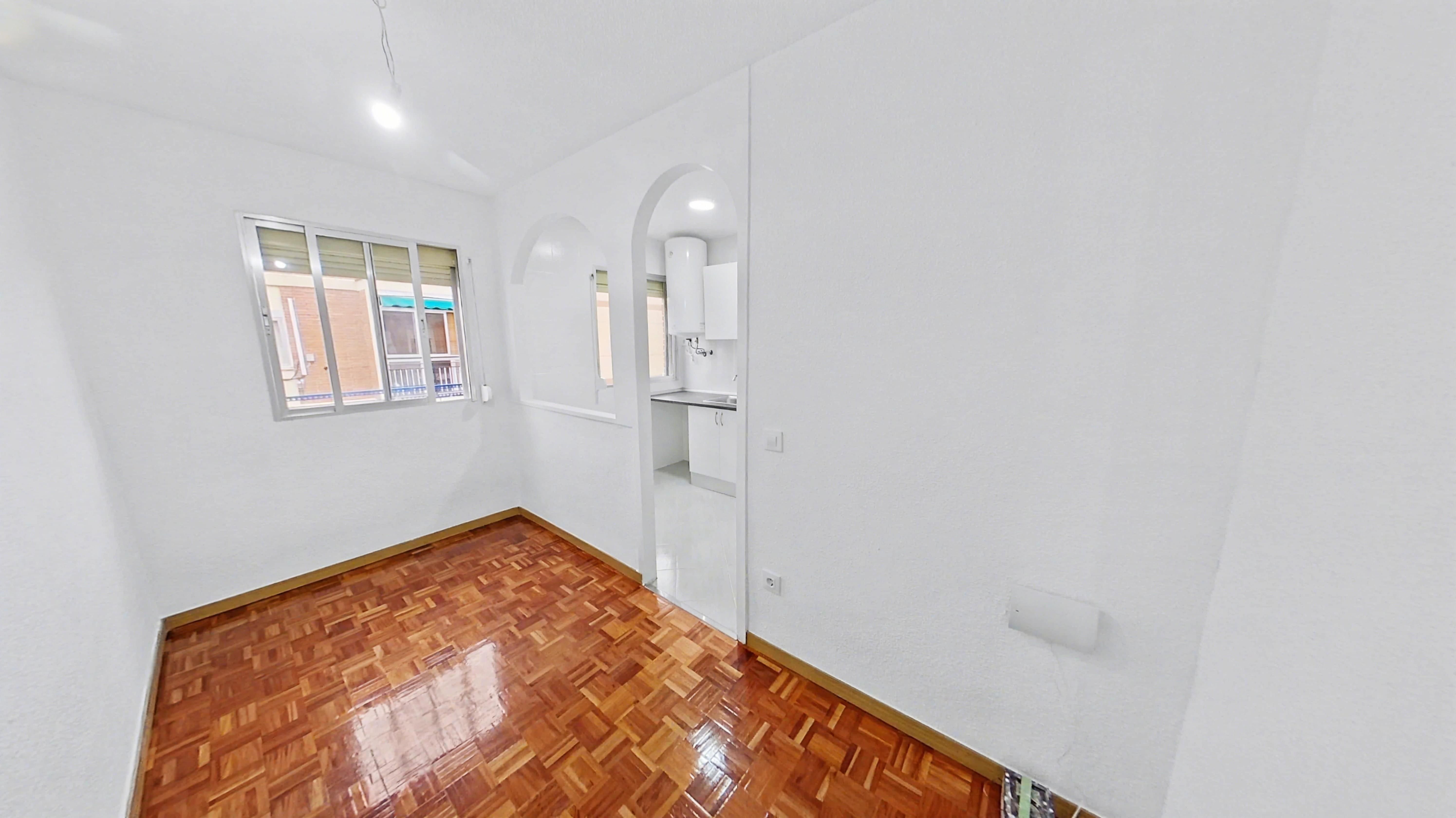 Bedroom of Flat to rent in  Madrid Capital  with Oven and Pets allowed