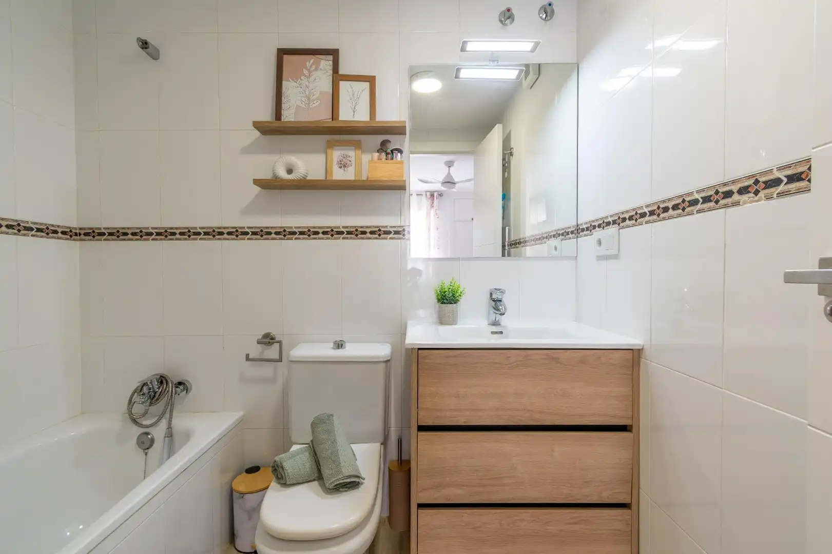 Baño de Piso en venta en Almería con Aire acondicionado y Terraza