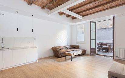 Living room of Flat for sale in  Barcelona Capital  with Air Conditioner, Parquet flooring and Terrace