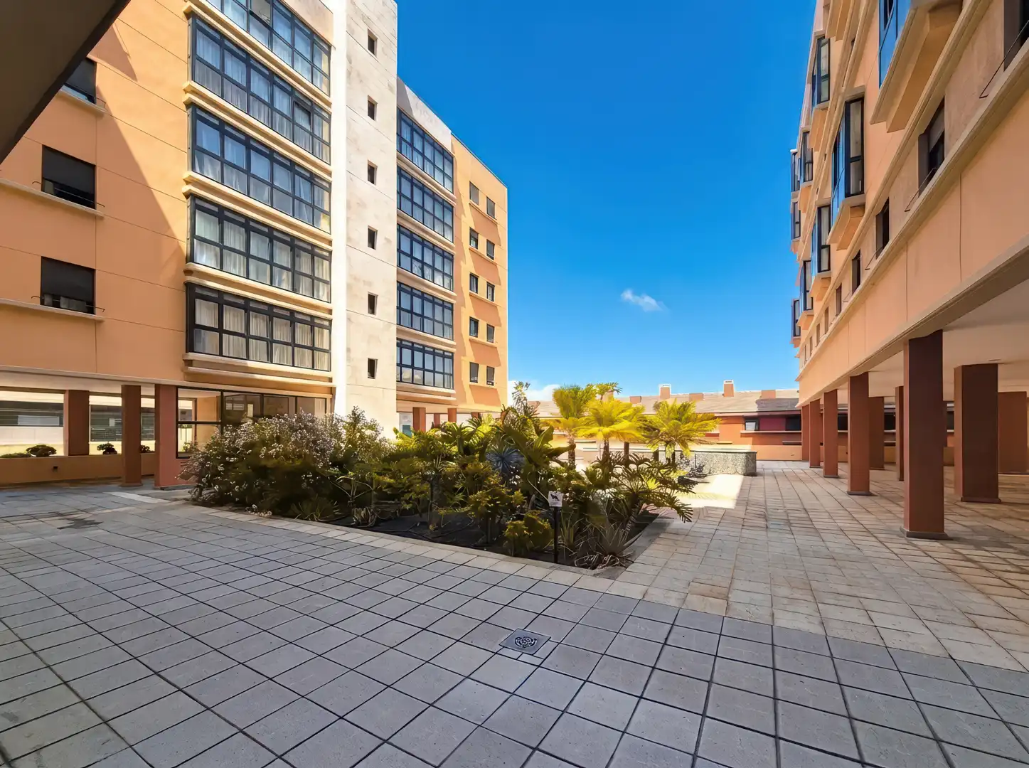 Vista exterior de Casa adosada en venda en Las Palmas de Gran Canaria amb Jardí privat, Terrassa i Traster