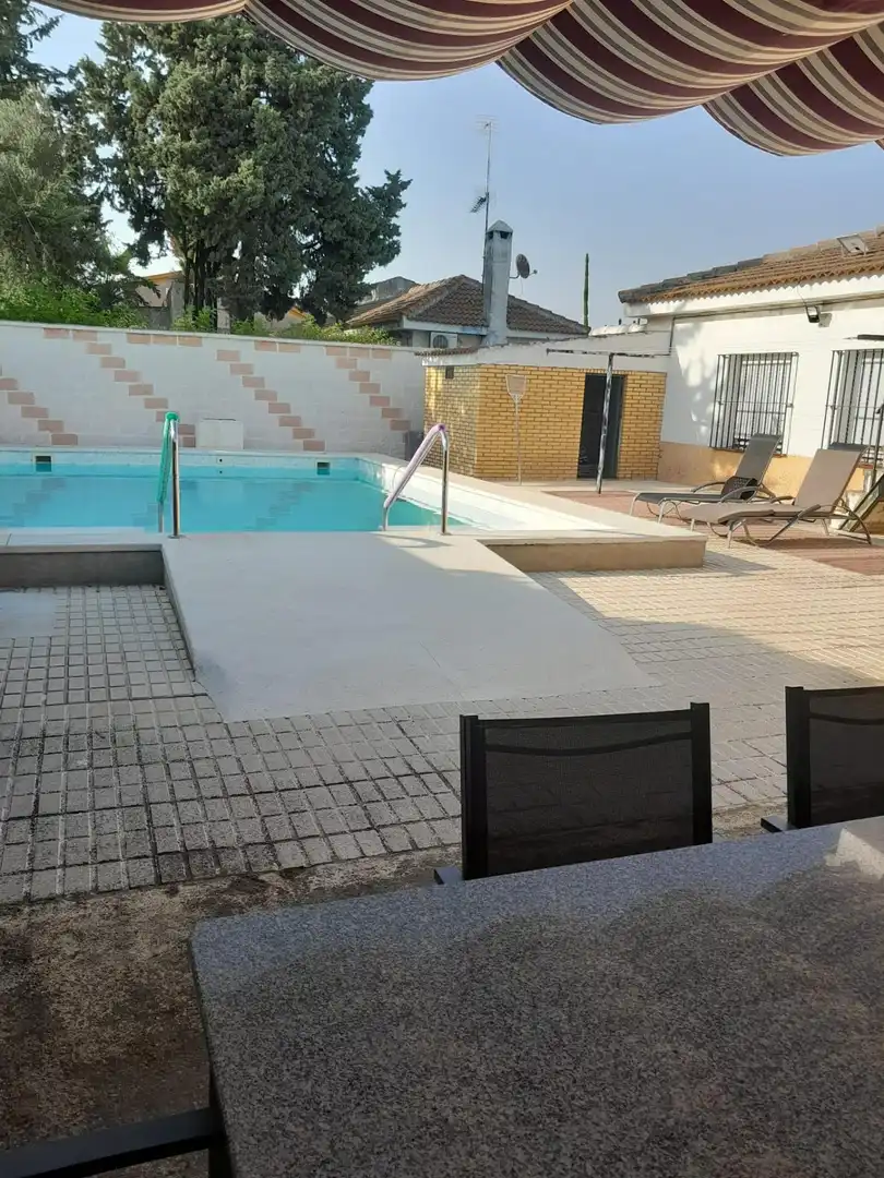 Piscina de Casa o chalet en venta en Palomares del Río con Aire acondicionado, Calefacción y Jardín privado