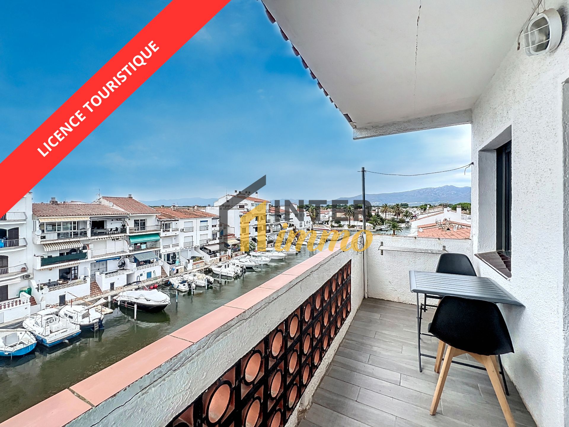 Vista exterior de Apartament en venda en Empuriabrava amb Aire condicionat, Terrassa i Moblat