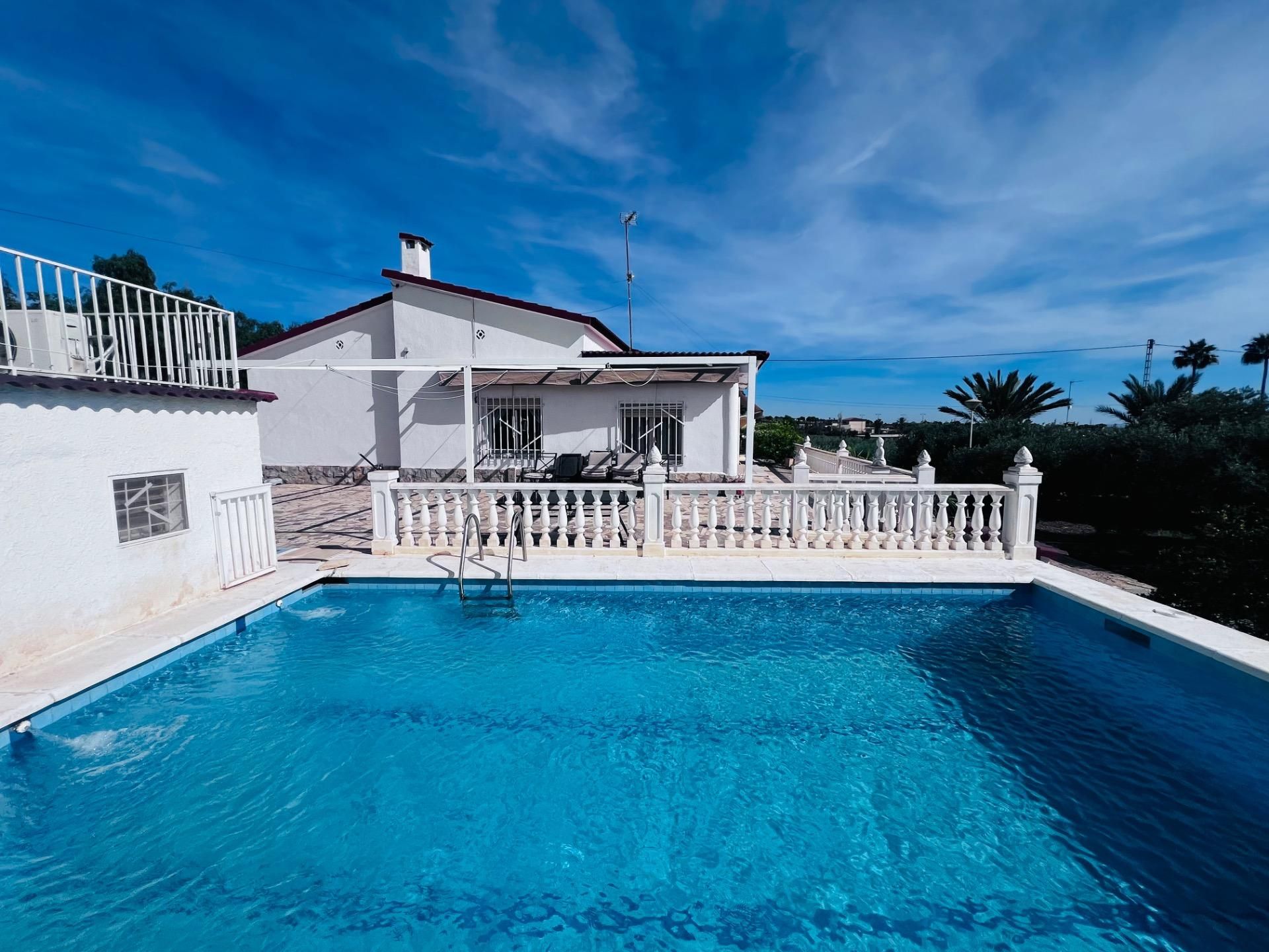 Piscina de Casa o xalet en venda en Elche / Elx amb Jardí privat, Terrassa i Piscina