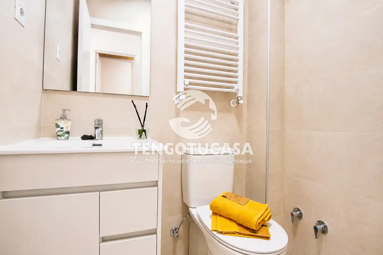Badezimmer von Wohnung zum Verkauf in Madrid mit Klimaanlage, Heizung und Terrasse
