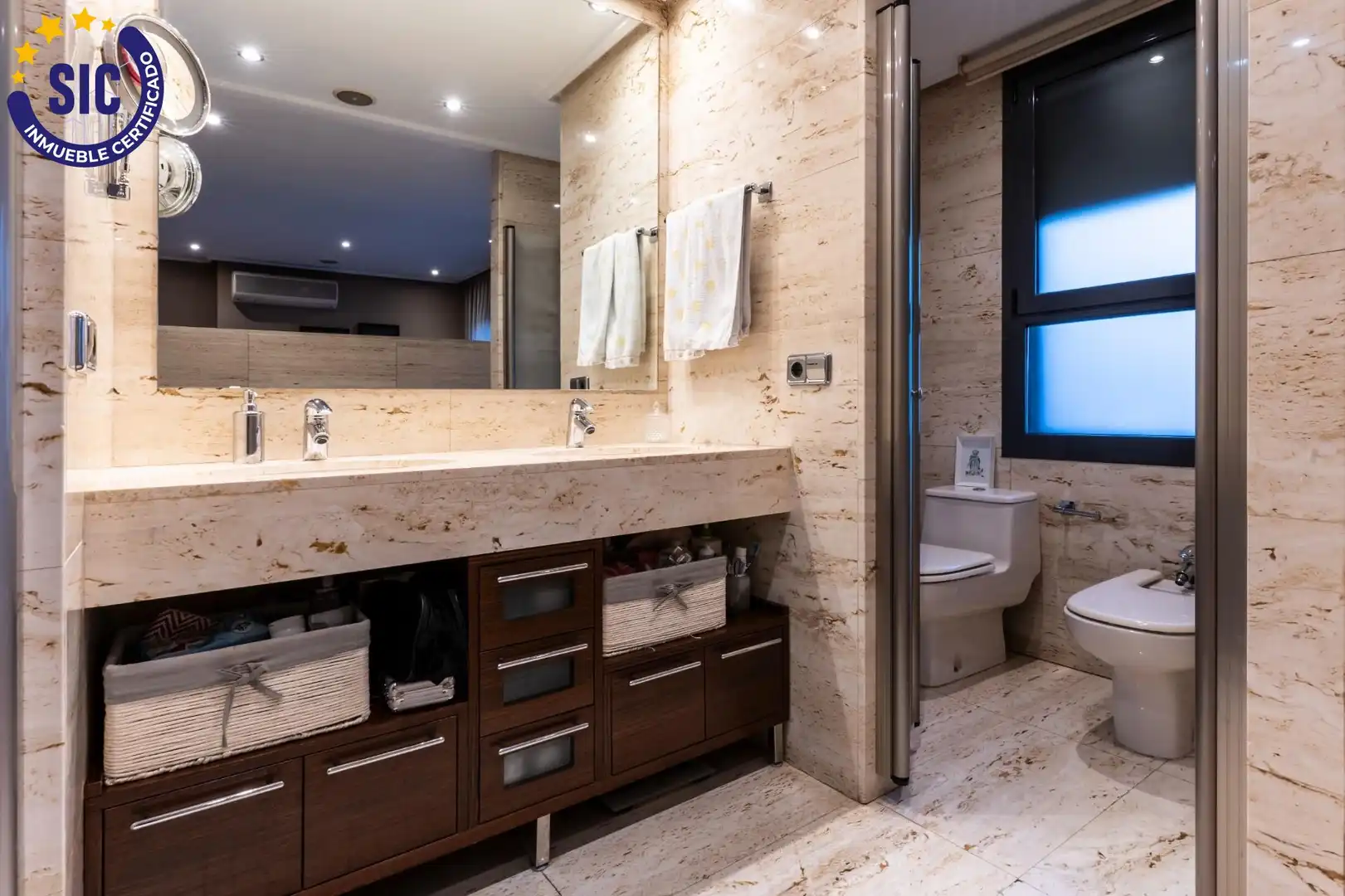 Bathroom of Houses for sale in Alaquàs  with Air Conditioner, Heating and Terrace