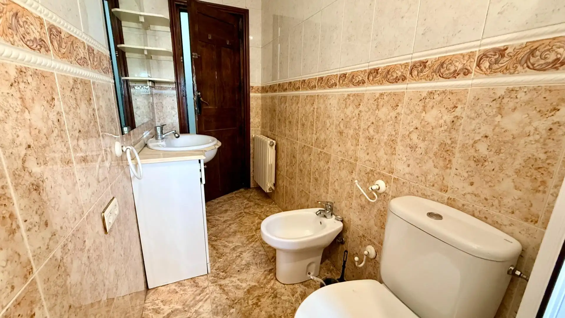 Bathroom of Houses for sale in Viloria  with Heating, Private garden and Furnished