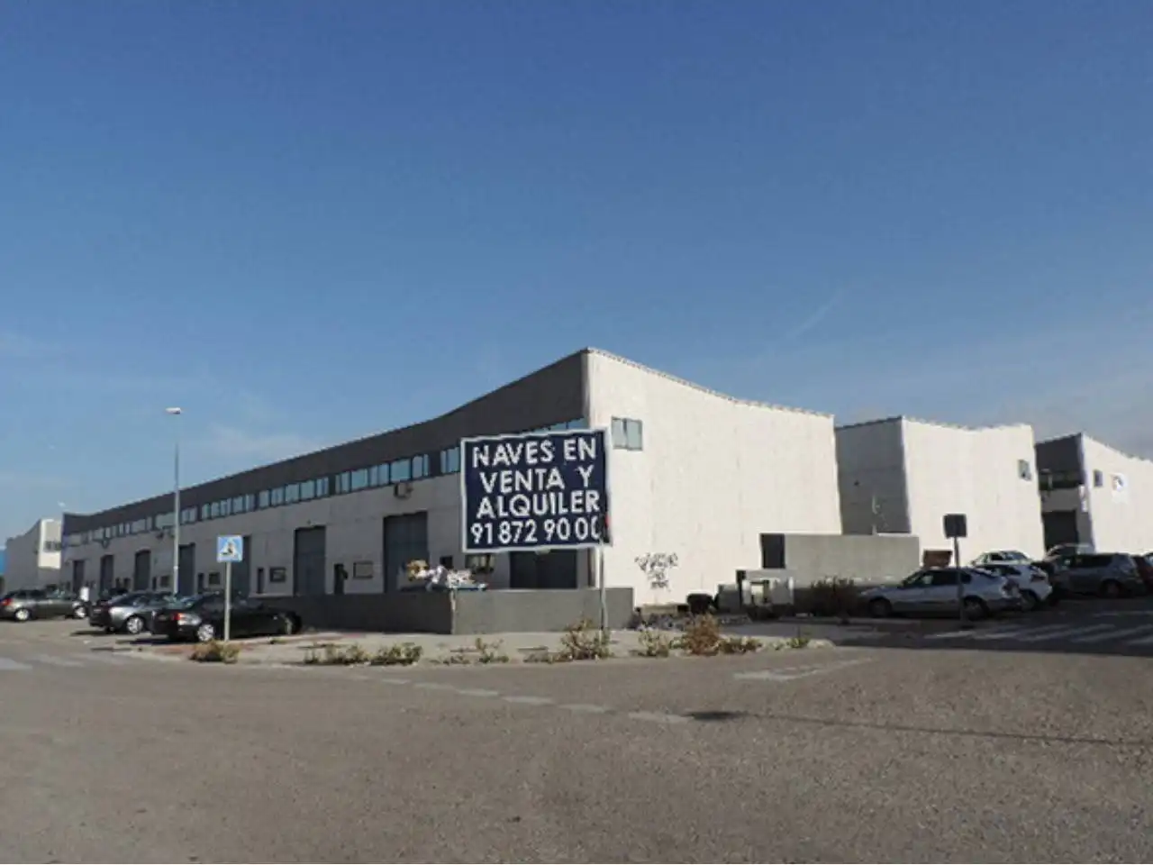 Außenansicht von Fabrikhallen zum Verkauf in Arganda del Rey